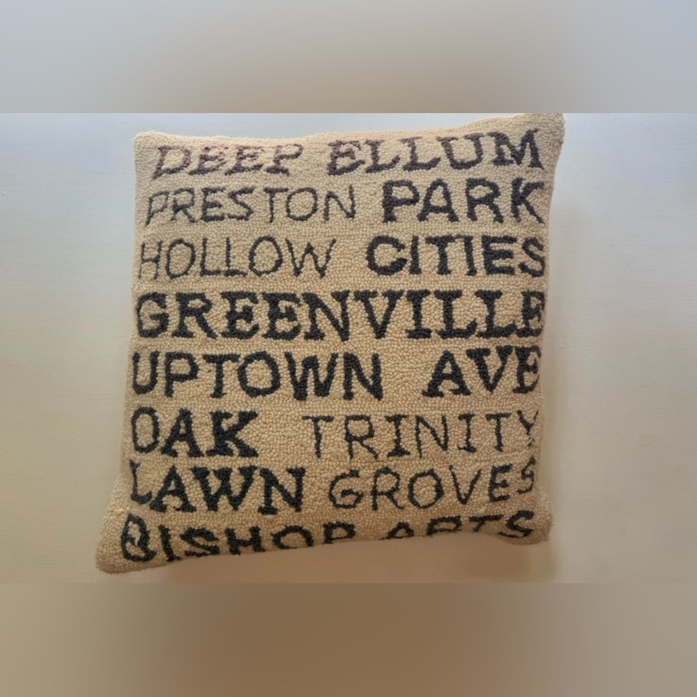 BALLARD DESIGNS City/Neighborhood Pillow DALLAS, TX 100% Wool Hook Top 20 X 20